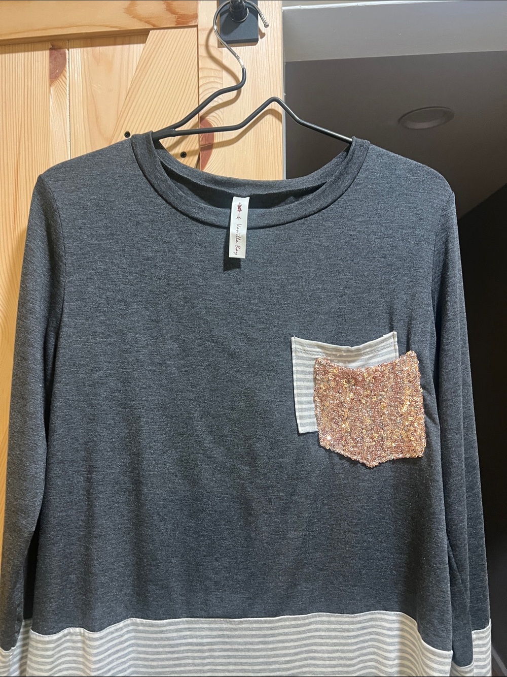 Vanilla Bay Charcoal Long-Sleeve Top with Sequin Pocket size large
